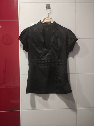 Camisa negra de manga corta
