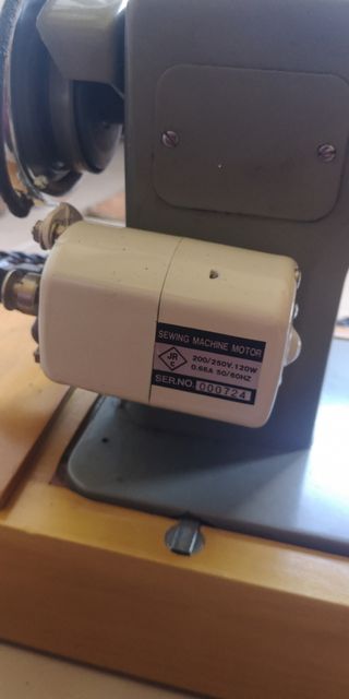 Máquina de coser wertheim rápida antigua