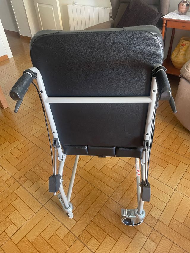 silla de ruedas fija reclinable como nueva