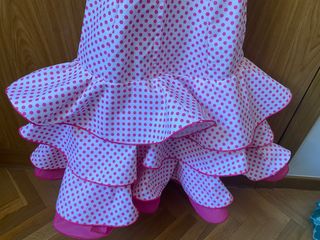 TRAJE FLAMENCA NIÑA DE MATY, MANTON Y PEINETAS