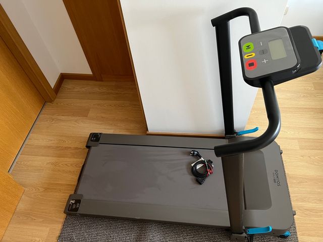 Cinta Caminar W500 Compacta Domyos 8 km/hr.