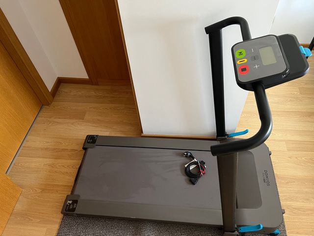 Cinta Caminar W500 Compacta Domyos 8 km/hr.