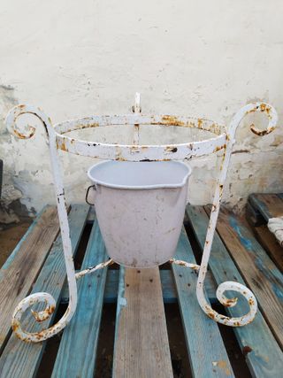 Antigua base para tinaja o macetero muy grande