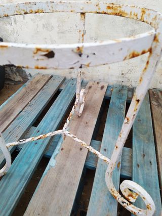 Antigua base para tinaja o macetero muy grande