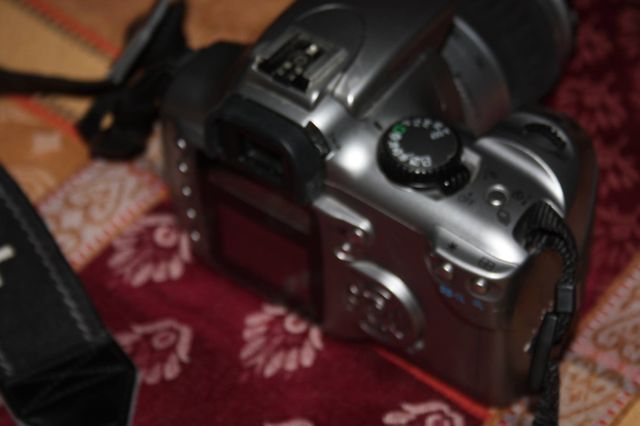 Reflex digitale Canon EOS 300D con obiettivo Canon