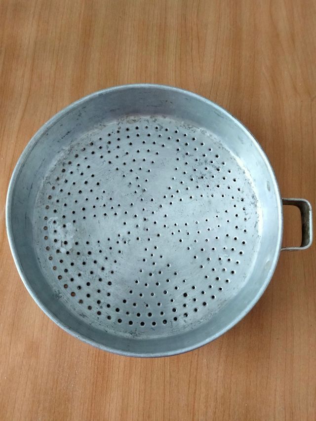 Tamizador de arroz y legumbres antiguo