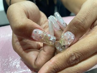 Manicura,  pedicura,  acrílicas, etc.