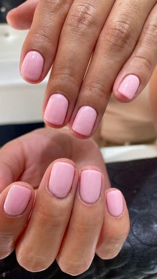 Manicura,  pedicura,  acrílicas, etc.