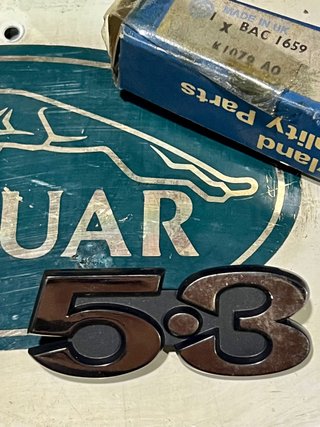 BAC1659 Logo modelo Jaguar "5.3" XJ3 80>85 V12