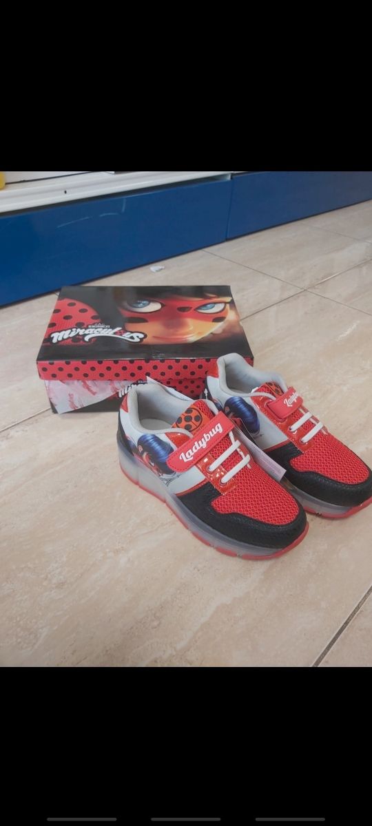 Zapatillas con ruedas y luces