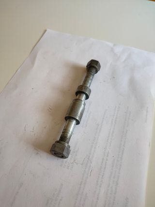 Eje rueda Guzzi dingo 49