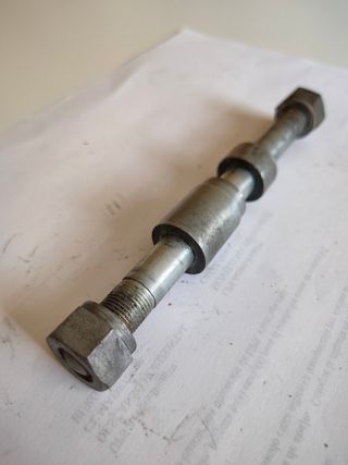 Eje rueda Guzzi dingo 49