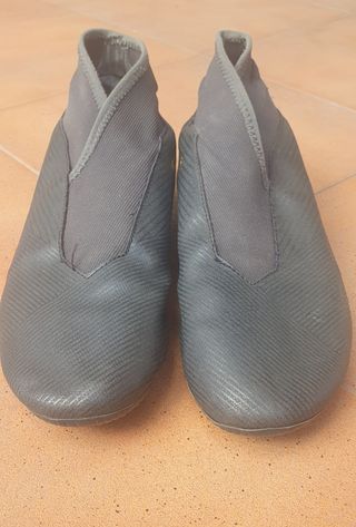 BOTAS DE FÚTBOL DE TACOS ADIDAS N° 41 y un 1/3