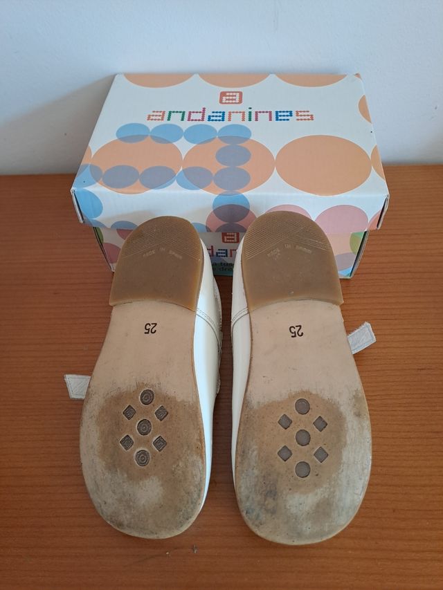 N° 25 Zapatos Charol Blanco T25 Andaninos
