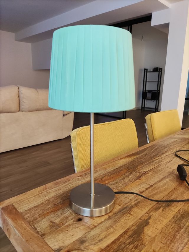 Lámpara con tulipa de tela A Loja do Gato Preto 