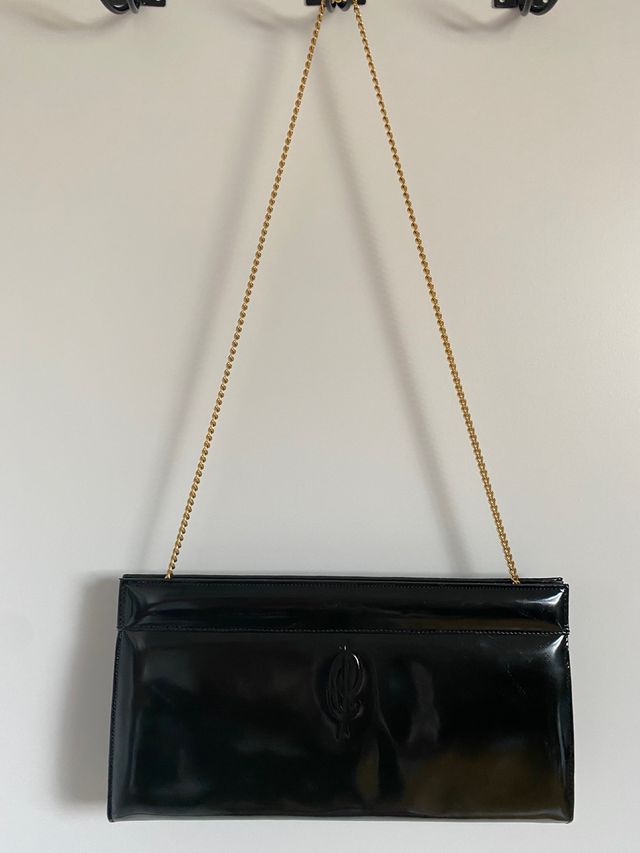 Bolso cartera de mano charol negro colgar