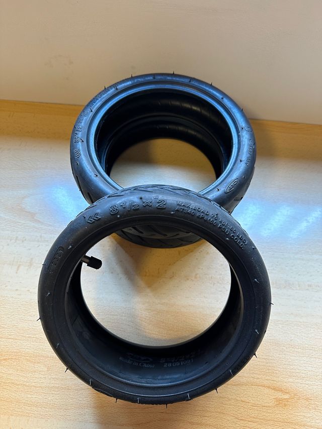 3 Ruedas de 8"Originales para Patinetes XIAOMI.