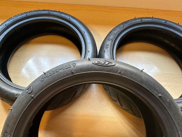 3 Ruedas de 8"Originales para Patinetes XIAOMI.