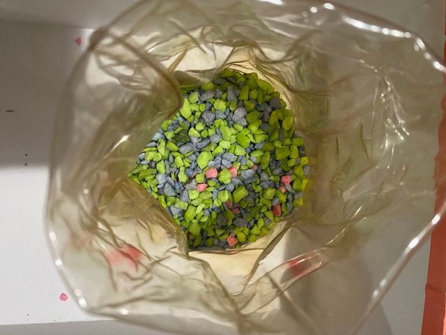 mix sassolini colorati e candele per decorazioni