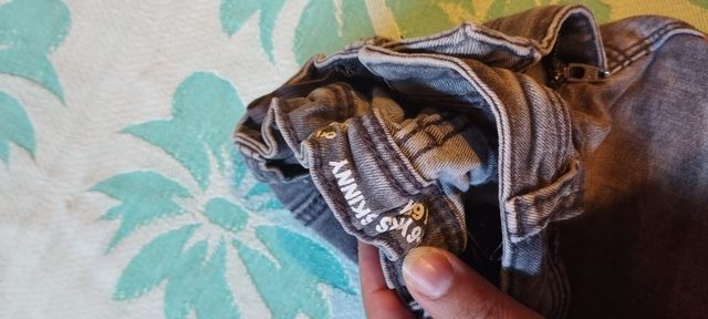 Pantalones jins de niño