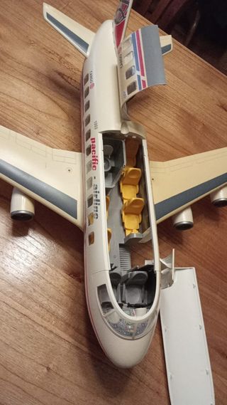 AVIÓN PLAYMOBIL COMPLETO CON ALGUNA MARCA POR USO.