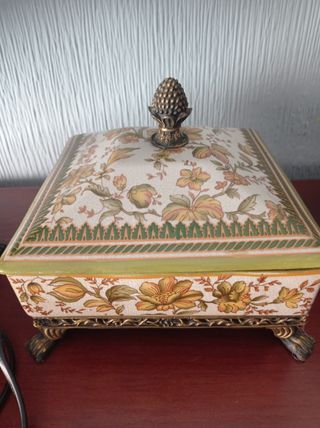 Juego de porcelana y bronce (solo venta en persona