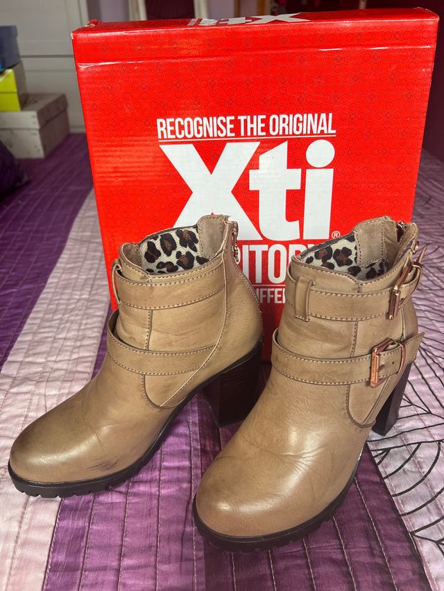 Botín xti. Talla 36. Color taupe.