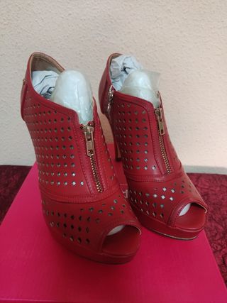 Zapato rojo nuevo de Maríamare