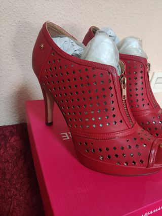 Zapato rojo nuevo de Maríamare
