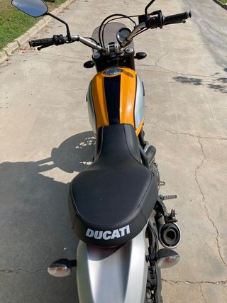 Moto Ducati en perfecto estado