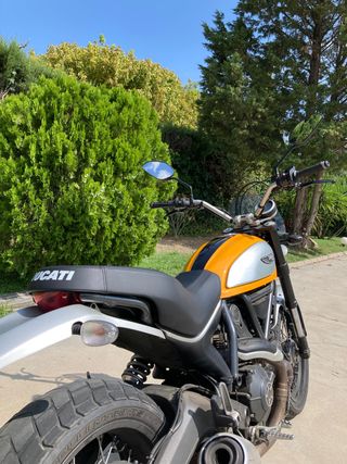 Moto Ducati en perfecto estado