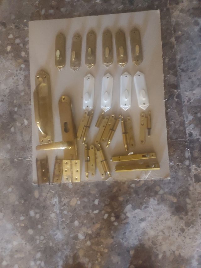 set de manivelas, tiradores, bisagrás... etc