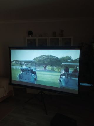 Alquiler de proyector más pantalla