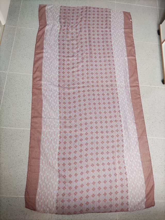 Pañuelo en tonos rosas