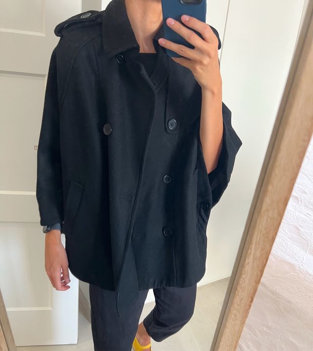 Abrigo capa botonadura