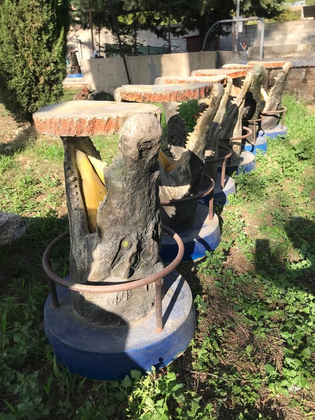 Silla , banqueta ,taburete Cocodrilo