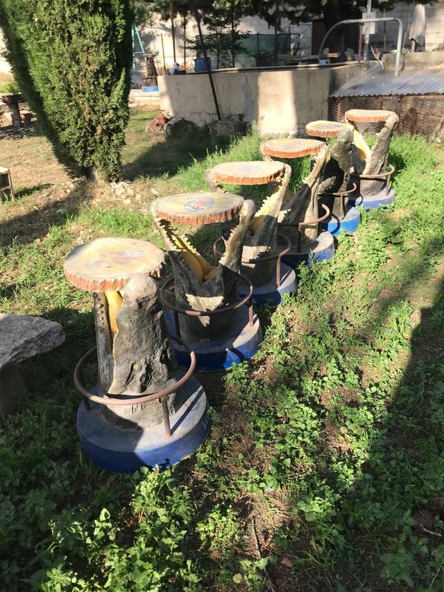 Silla , banqueta ,taburete Cocodrilo