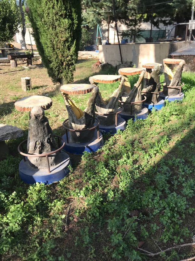 Silla , banqueta ,taburete Cocodrilo