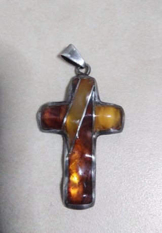 Colgante Cruz en Plata y Ámbar