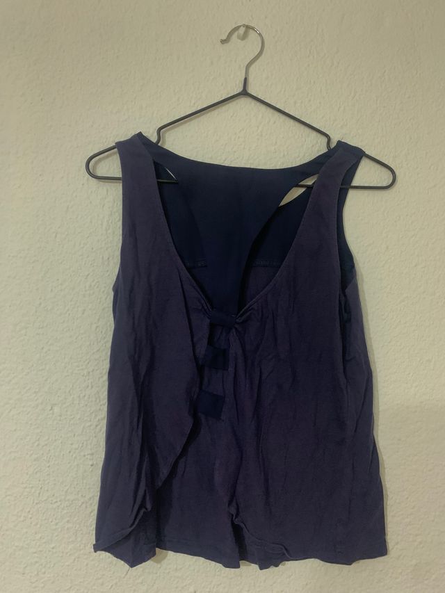 blusa azul con espalda semi-al aire