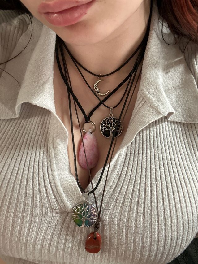 Colgante cristal verde,forma ópalo,con árbol vida.