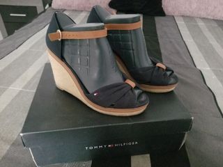 Sandalia.Tommy Hilfiger en su caja originales