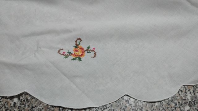 Tovaglia rotonda vintage, fatta a mano