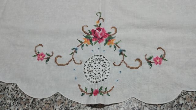 Tovaglia rotonda vintage, fatta a mano