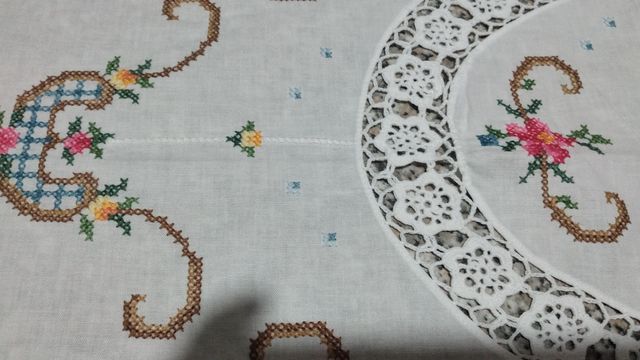 Tovaglia rotonda vintage, fatta a mano