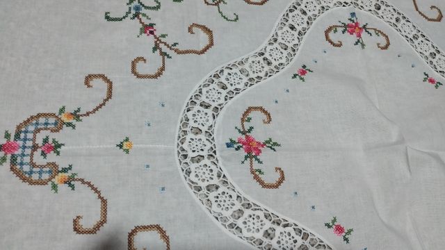 Tovaglia rotonda vintage, fatta a mano