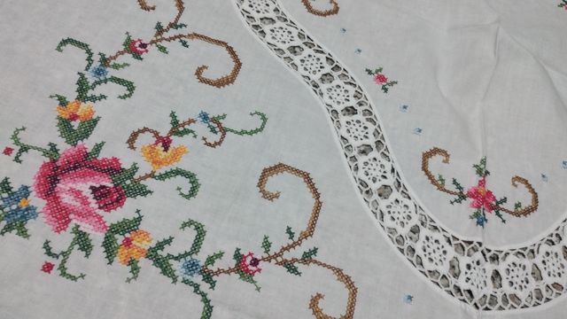 Tovaglia rotonda vintage, fatta a mano