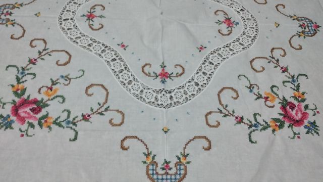 Tovaglia rotonda vintage, fatta a mano