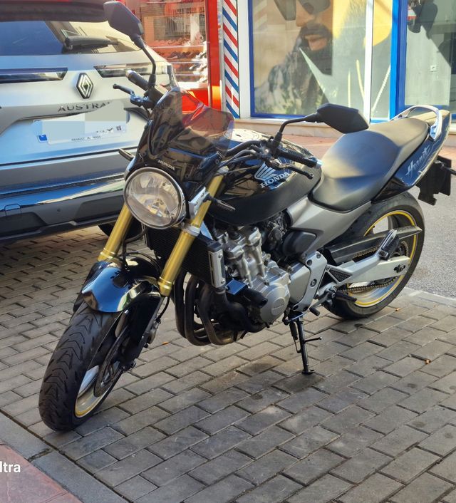 Honda Hornet CB600F.
Etiqueta B.