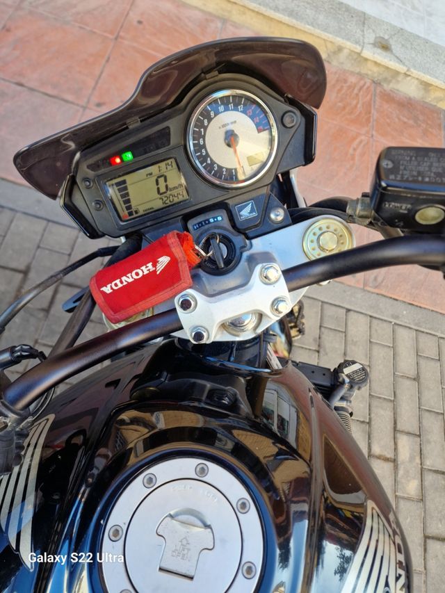 Honda Hornet CB600F.
Etiqueta B.